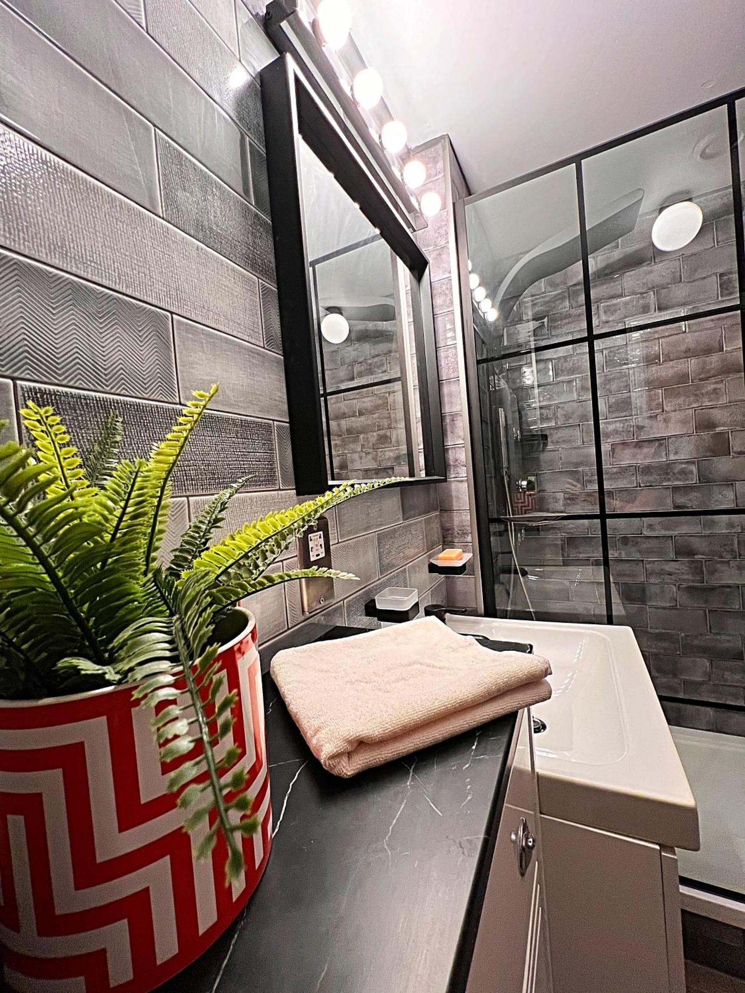 Latitude Chinatown Central Apartment Бирмингем Экстерьер фото